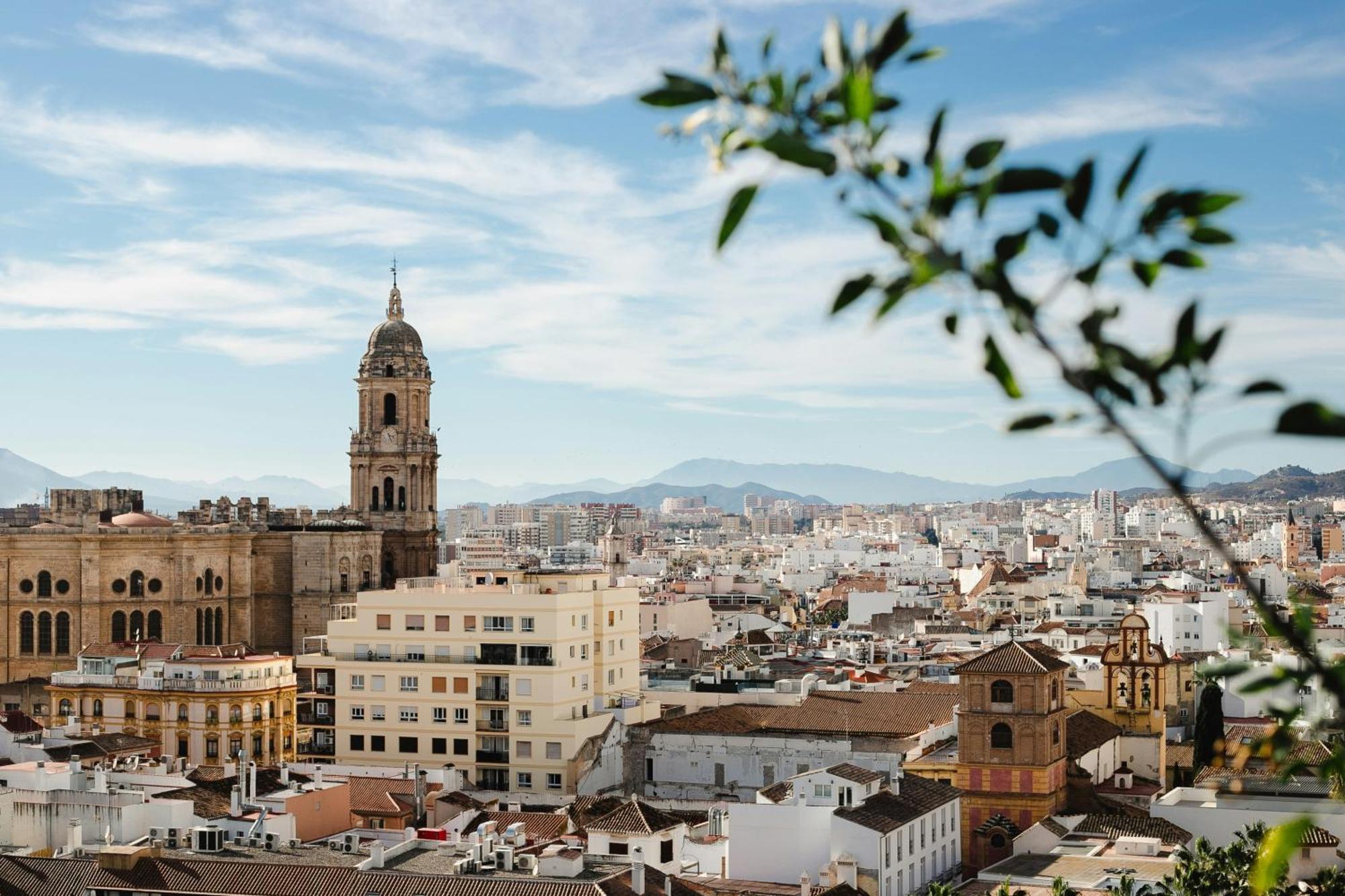 Homely Malaga Cienfuegos, Plaza De La Merced Con Vistas ภายนอก รูปภาพ
