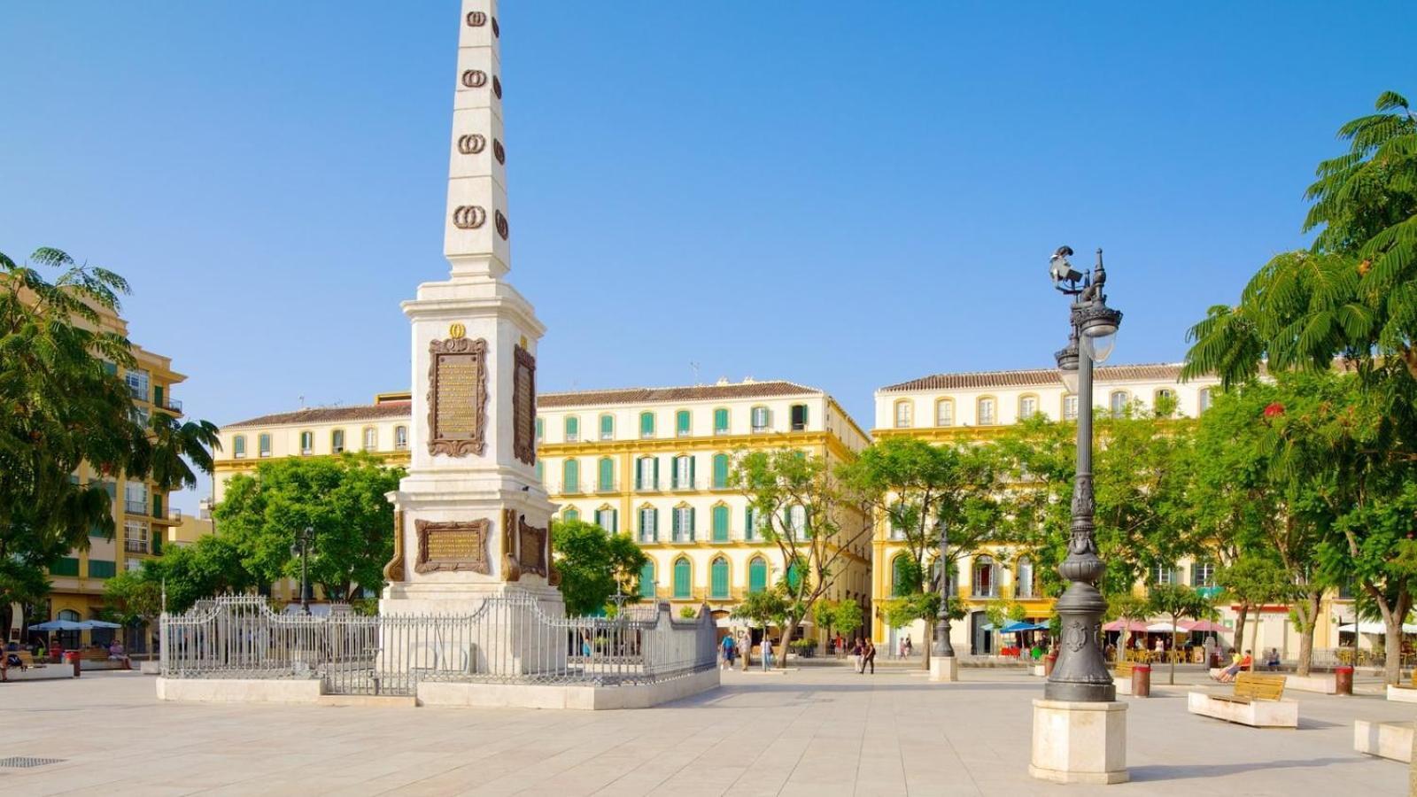 Homely Malaga Cienfuegos, Plaza De La Merced Con Vistas ภายนอก รูปภาพ