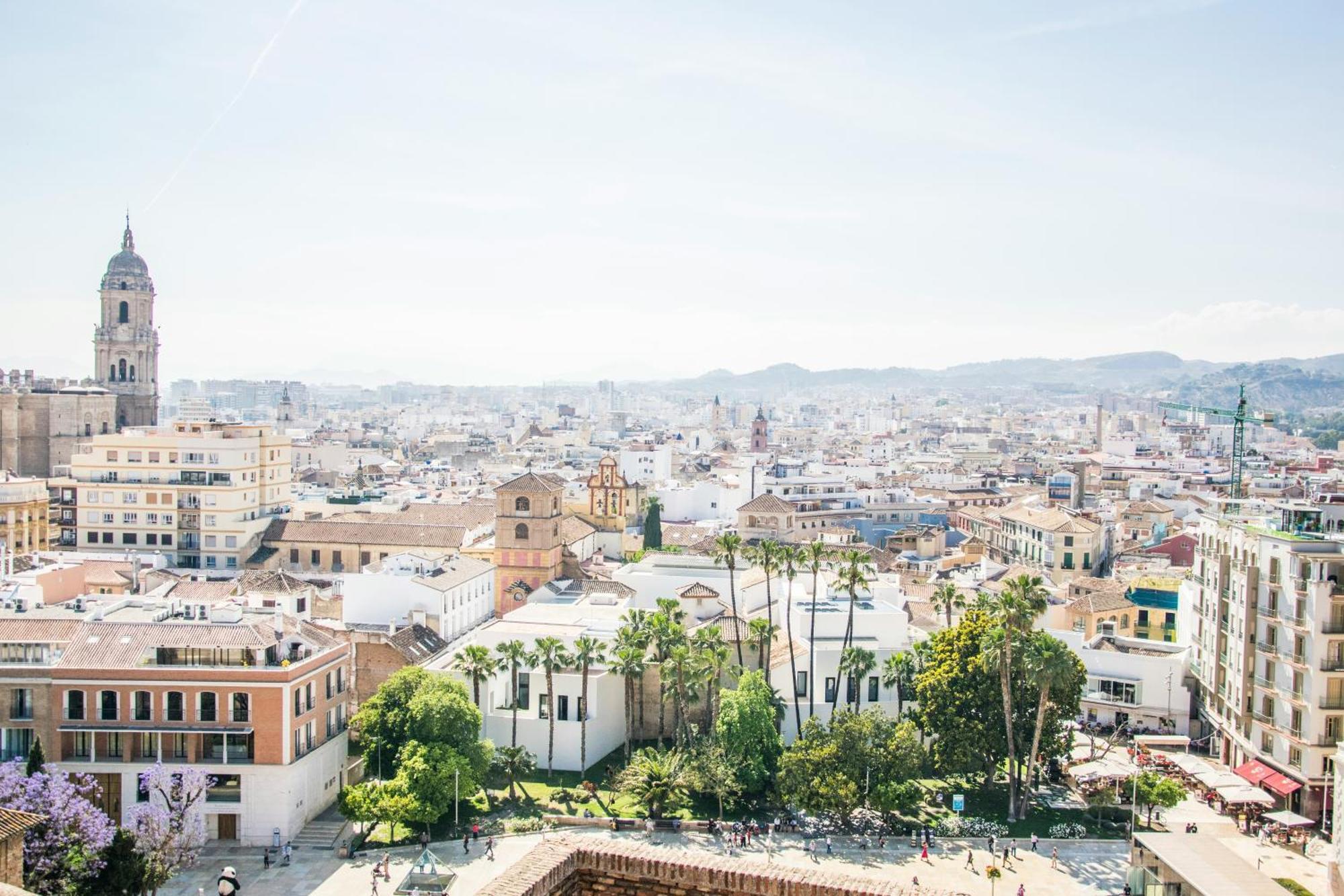 Homely Malaga Cienfuegos, Plaza De La Merced Con Vistas ภายนอก รูปภาพ